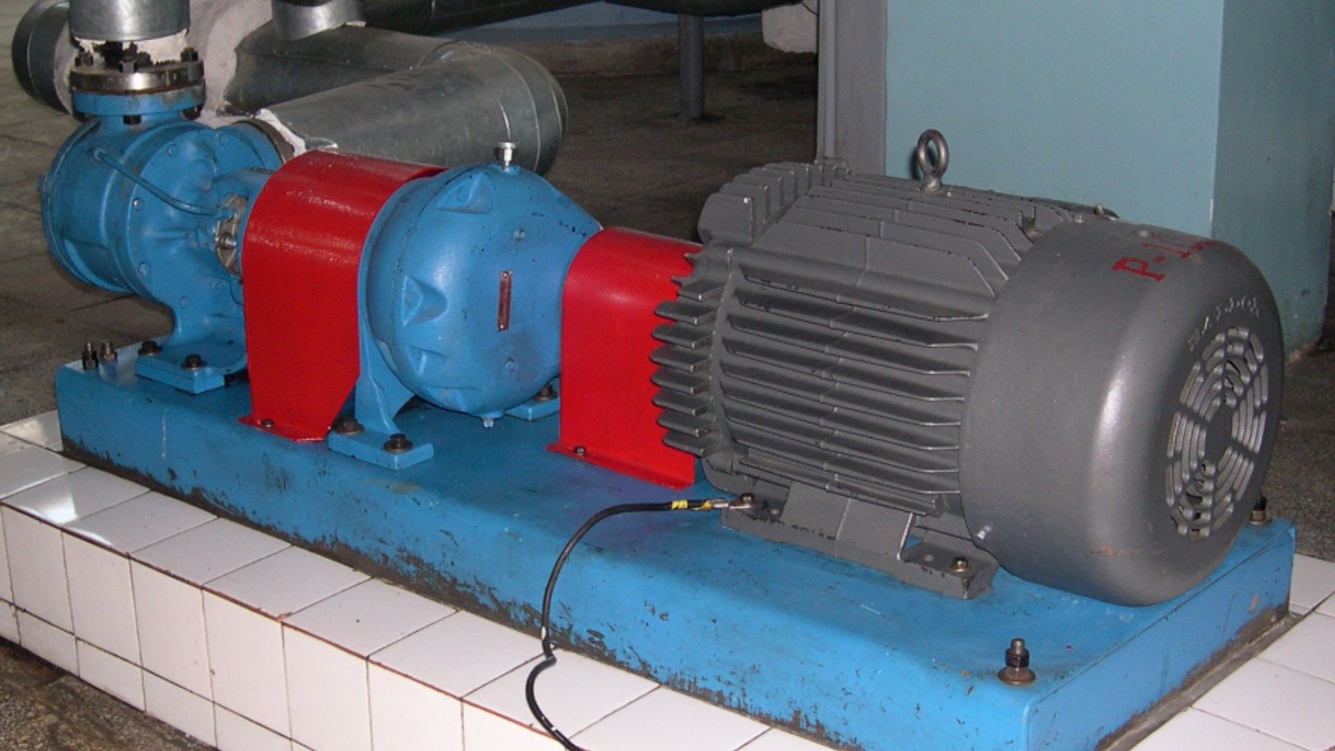 Image of gear reducer on pump unit
