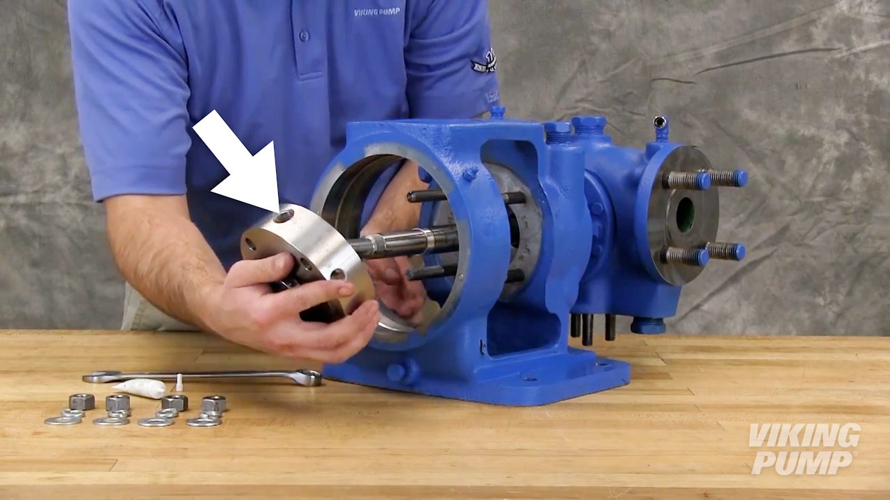 Install the seal onto the shaft making sure the flush port is at the 12 o’clock position.