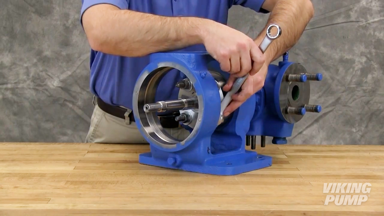 Secure the seal gland to the bracket face using the proper hardware