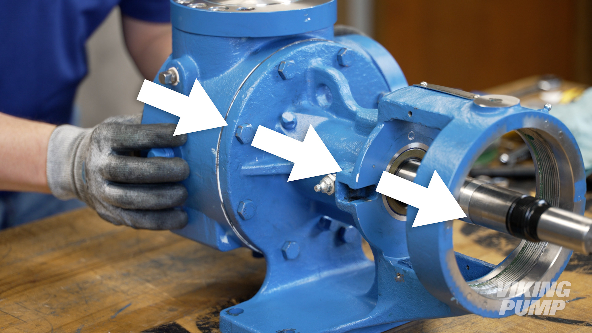 Image of installing a rotor shaft into an internal gear pump
