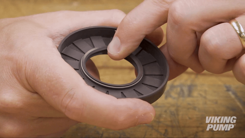 Animation showing the flexible lip of a lip seal.