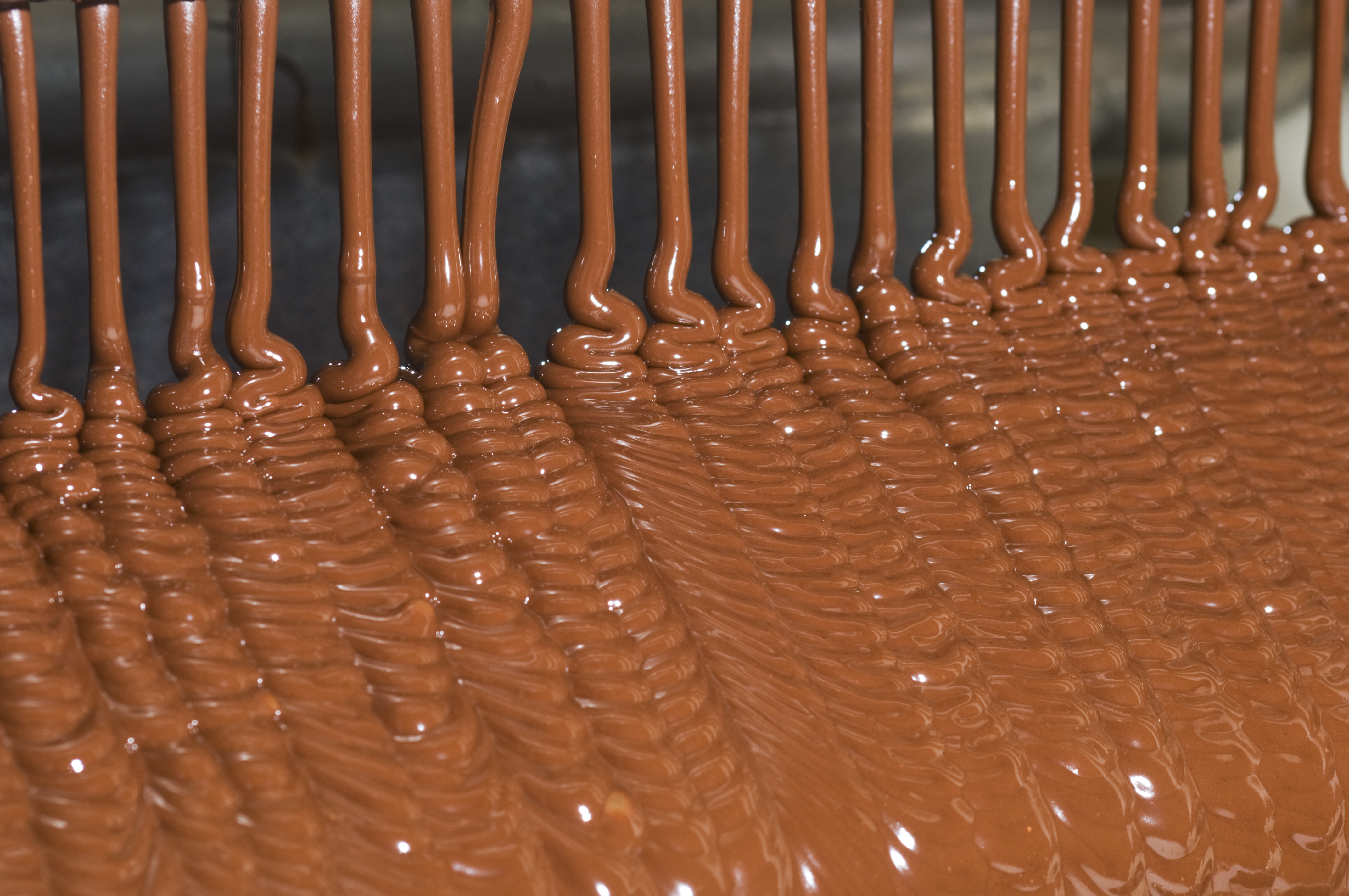 Image showing a common internal gear pump application – chocolate.