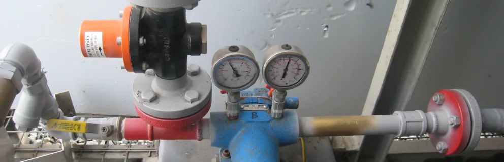 Vacuum gauges on a viking pump