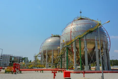 Large liquified gas tanks