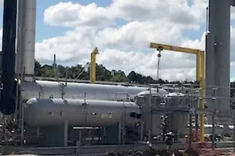 Outdoor gas processing plant